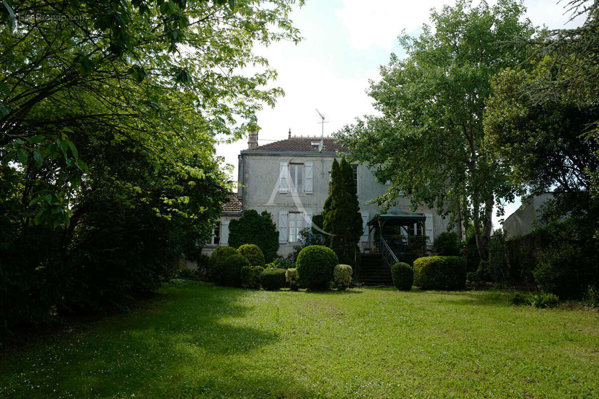 Maison à CURZON