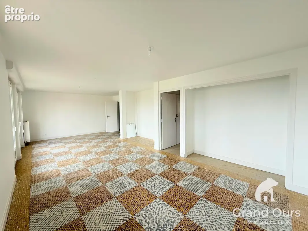 YZEURE - Appartement T4bis Lumineux avec Balcons, Garage et Jardin Privatif - photo 5