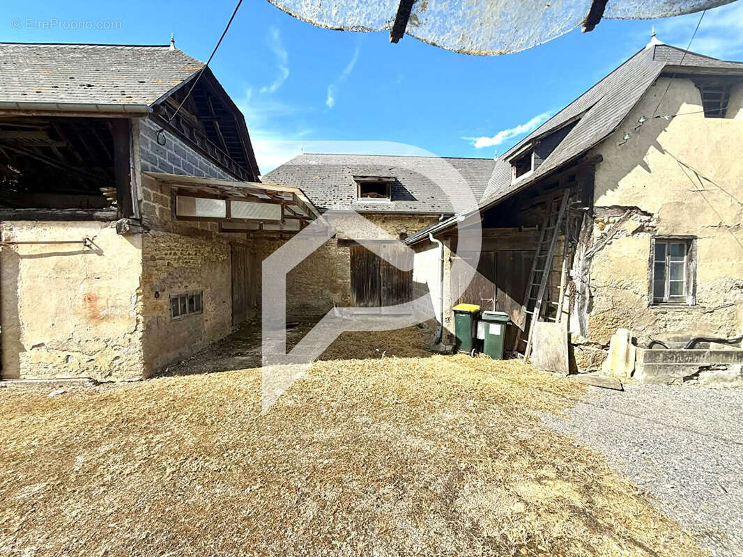 Maison à LAHOURCADE