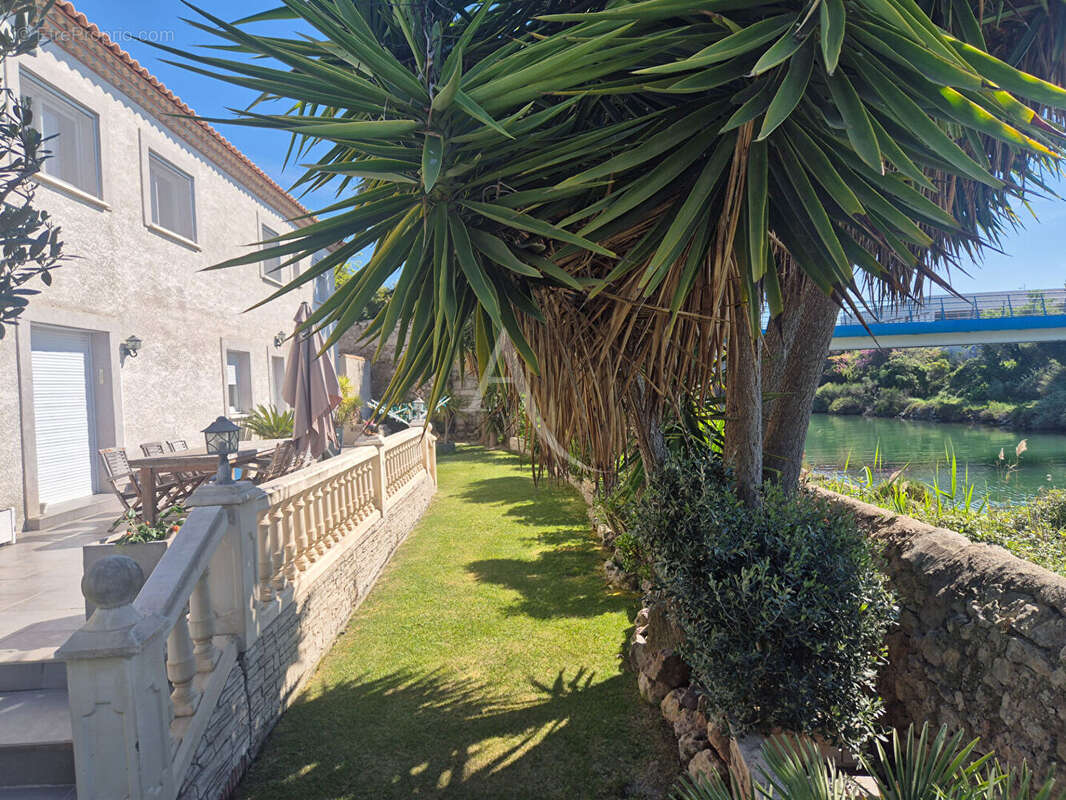 Propriété d'exception avec vue canal de 272 m² habitables sur terrain de 869 m² - photo 18