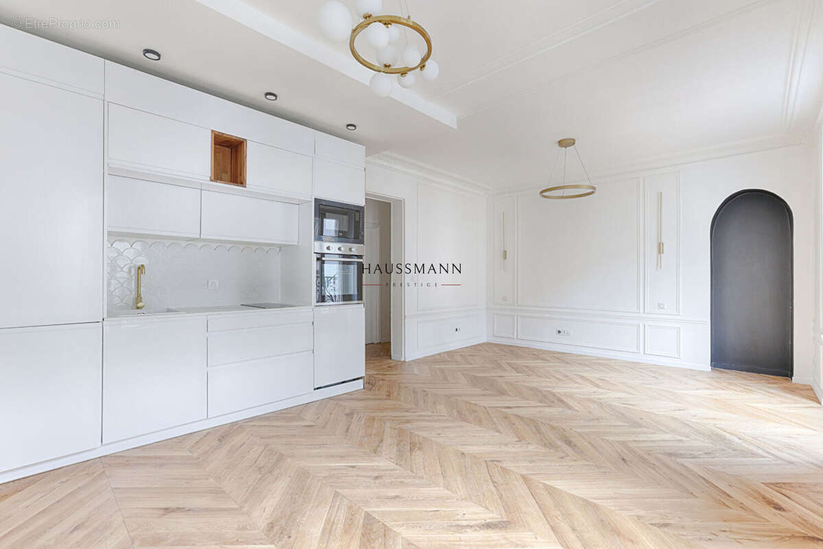 Appartement à PARIS-17E