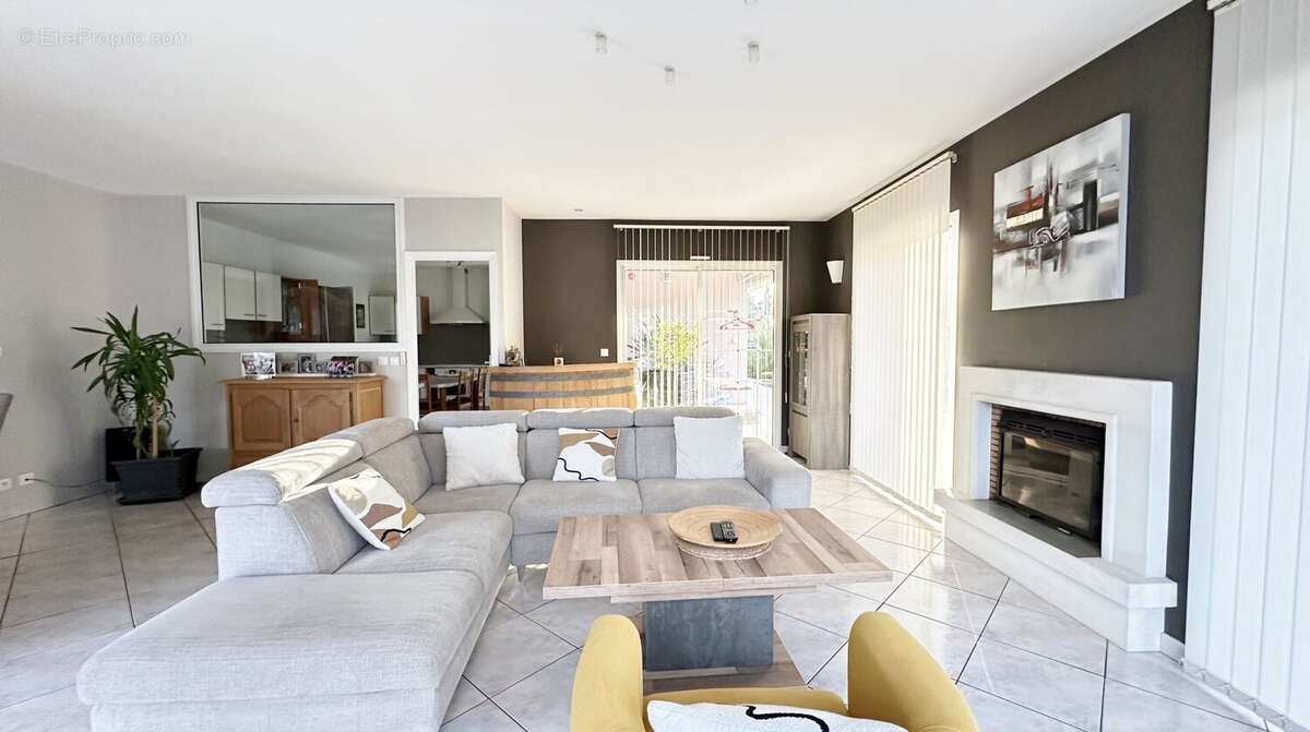 Maison contemporaine de type t5 de 173 m2  + garage de 40 m2 sur terrain de 4059 m2 - photo 7