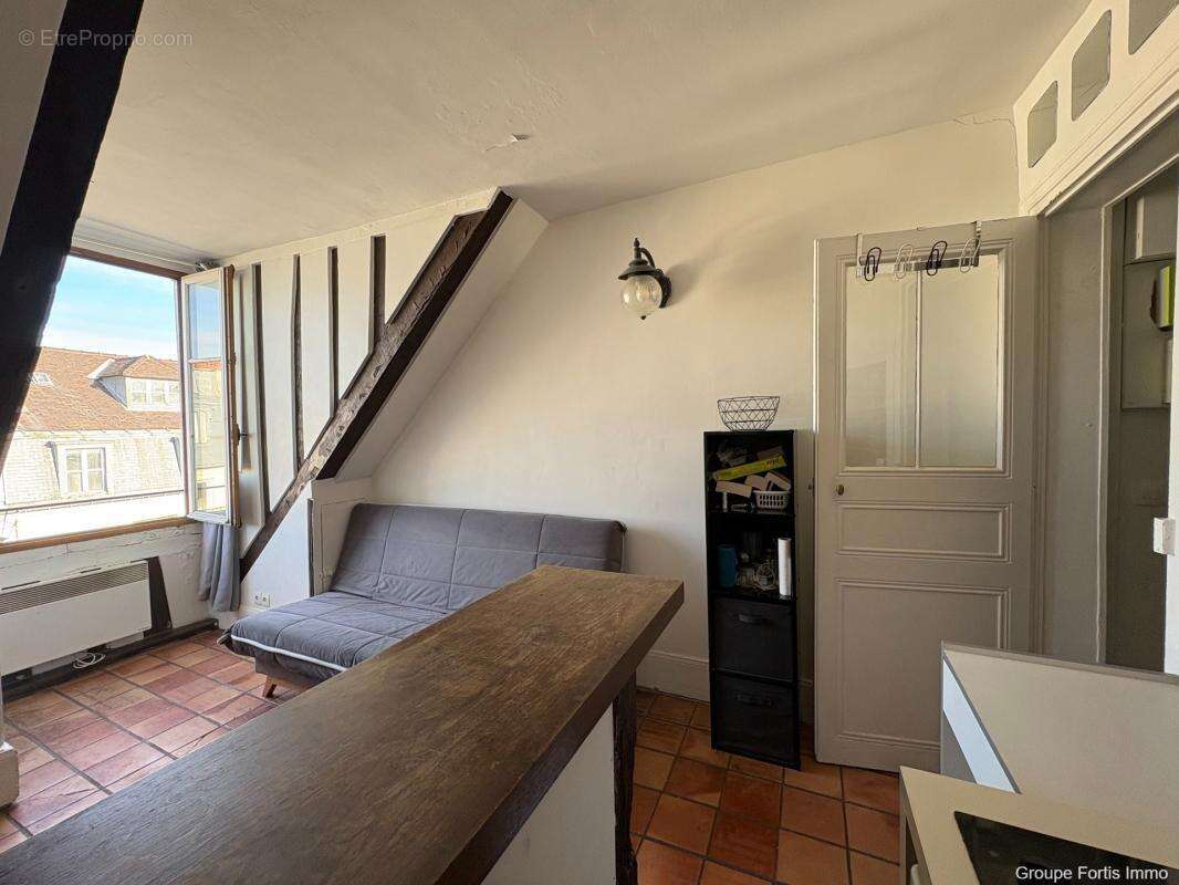 Appartement à PARIS-1E