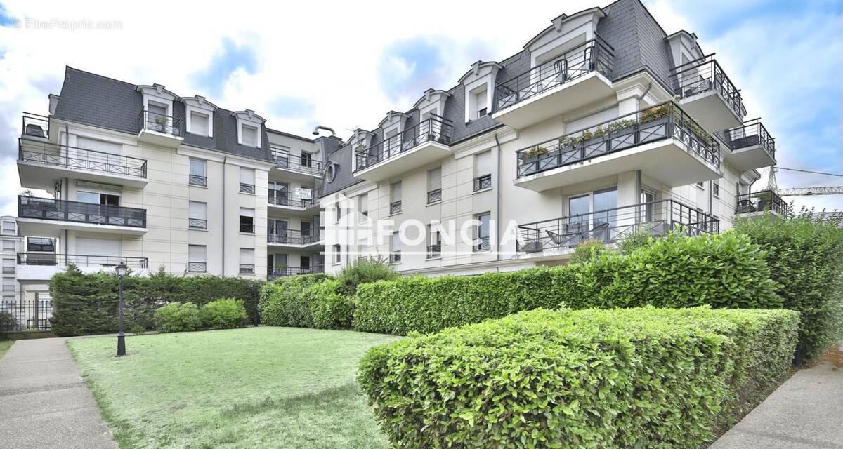 Appartement à SARTROUVILLE