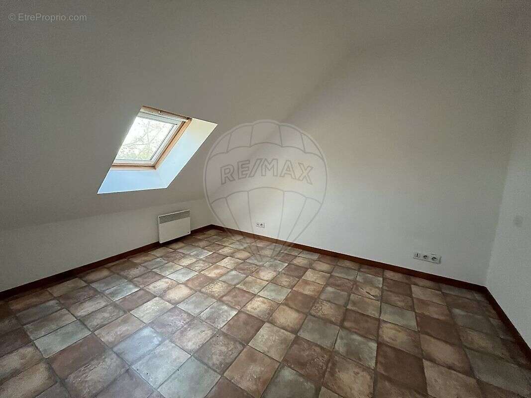 Autre à MONTEREAU-FAULT-YONNE