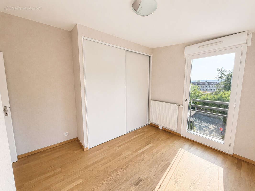 Appartement T4 de 81,99 m2 avec garage, balcons et vue dégagée   Dernier étage avec ascenseur - photo 10