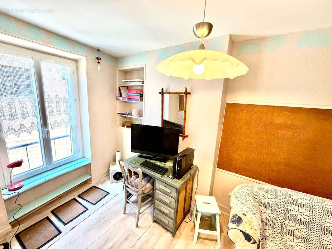 Maison de village sur cour et dépendance - photo 6