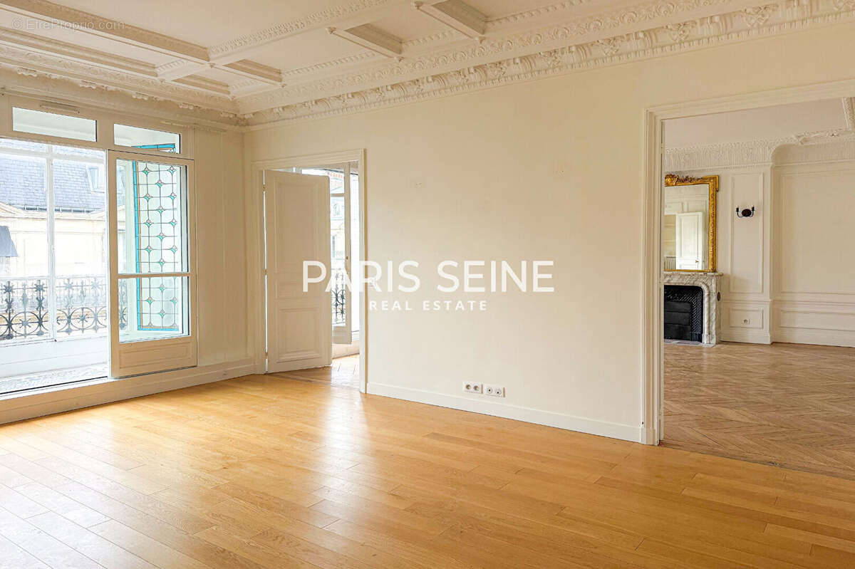 Appartement à PARIS-8E