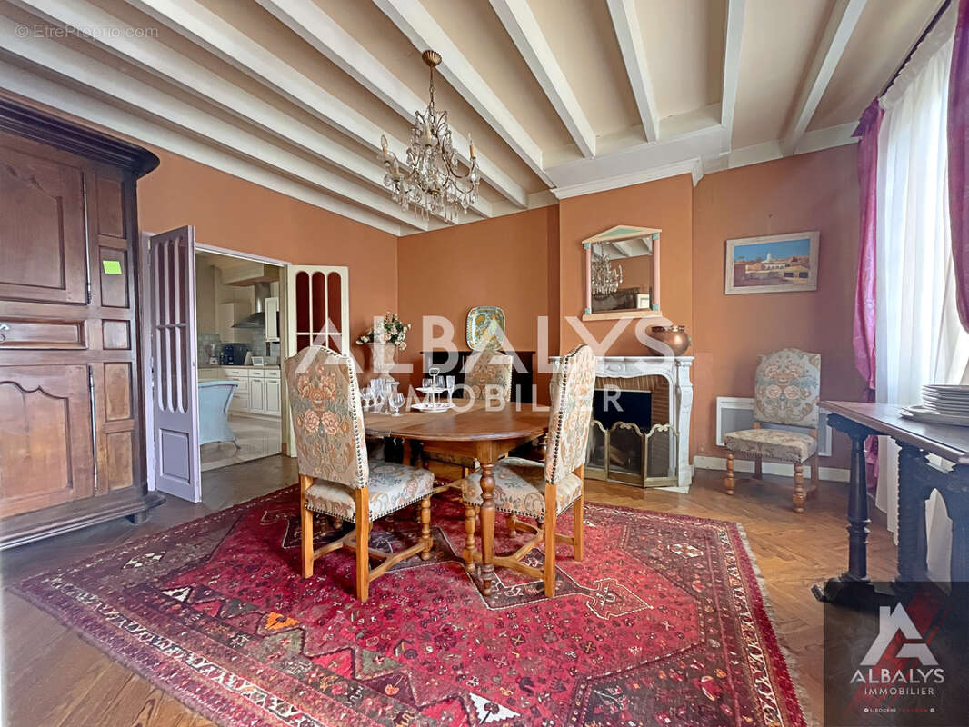 Maison à LES ARTIGUES-DE-LUSSAC