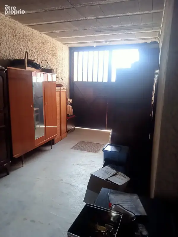 Villa avec 2 logements plus nombreuses dépendances et garages - photo 16