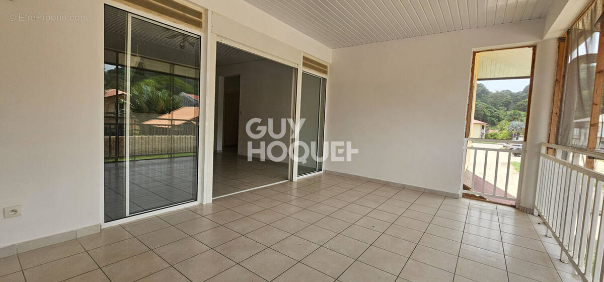 Appartement à REMIRE-MONTJOLY