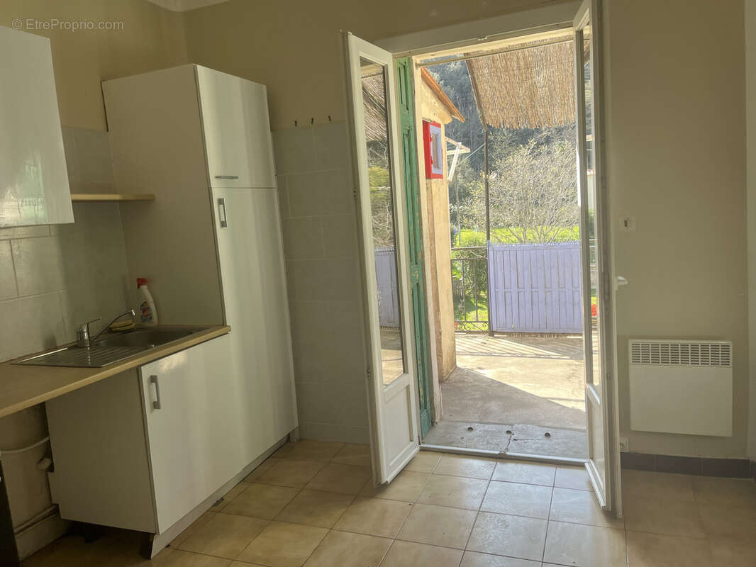 Appartement à REYNES