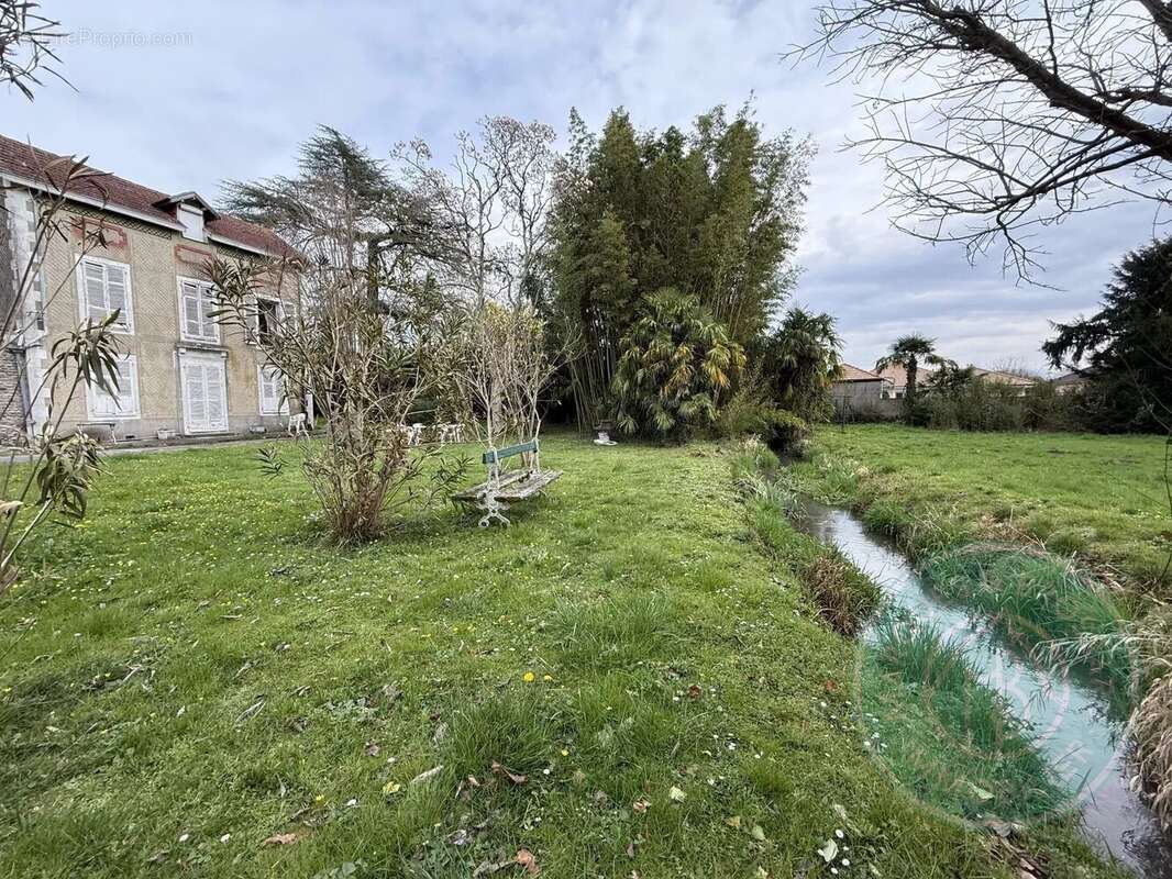 Maison de maître avec dépendance et terrain - photo 15