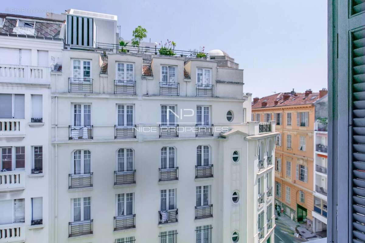Nice carré d'or, 2 pièces dans une résidence élégante, étage élevé, plein sud - photo 2