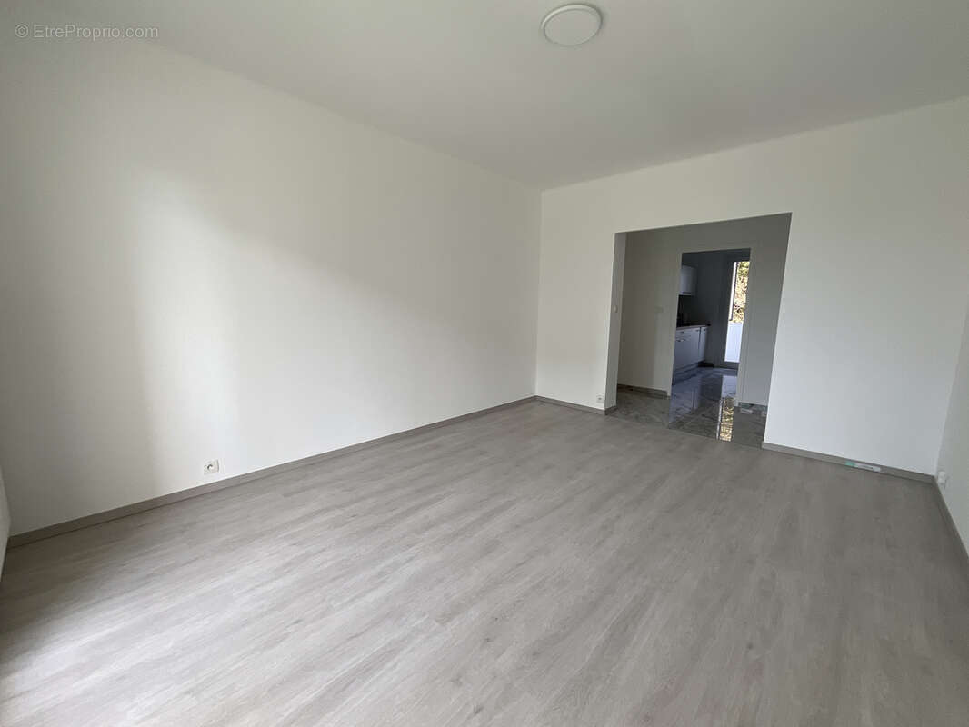 Appartement à SAINT-BONNET-DE-MURE
