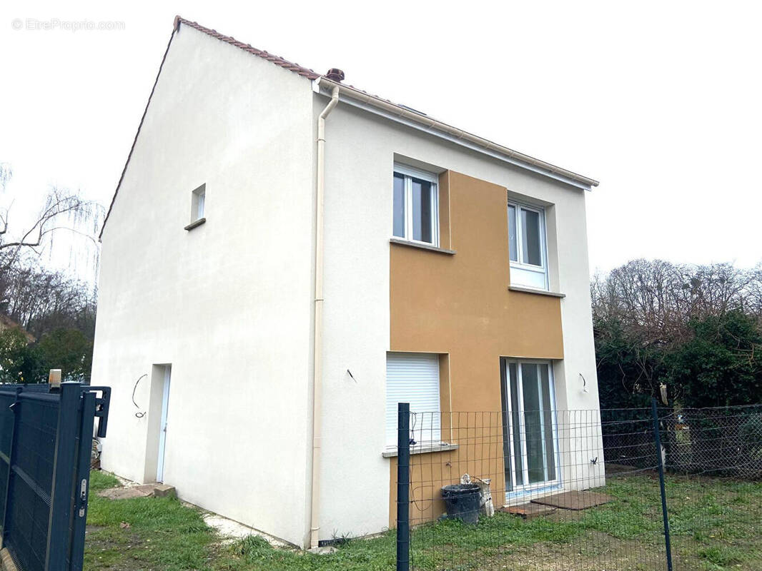 Maison à PIERRELAYE