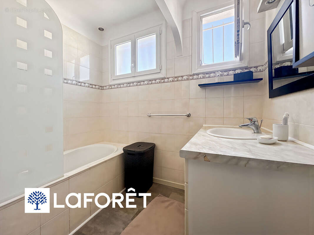 Maison à SAINTE-GENEVIEVE-DES-BOIS