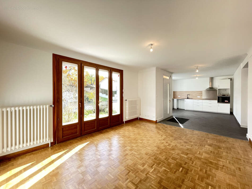 Maison à CONFOLENS