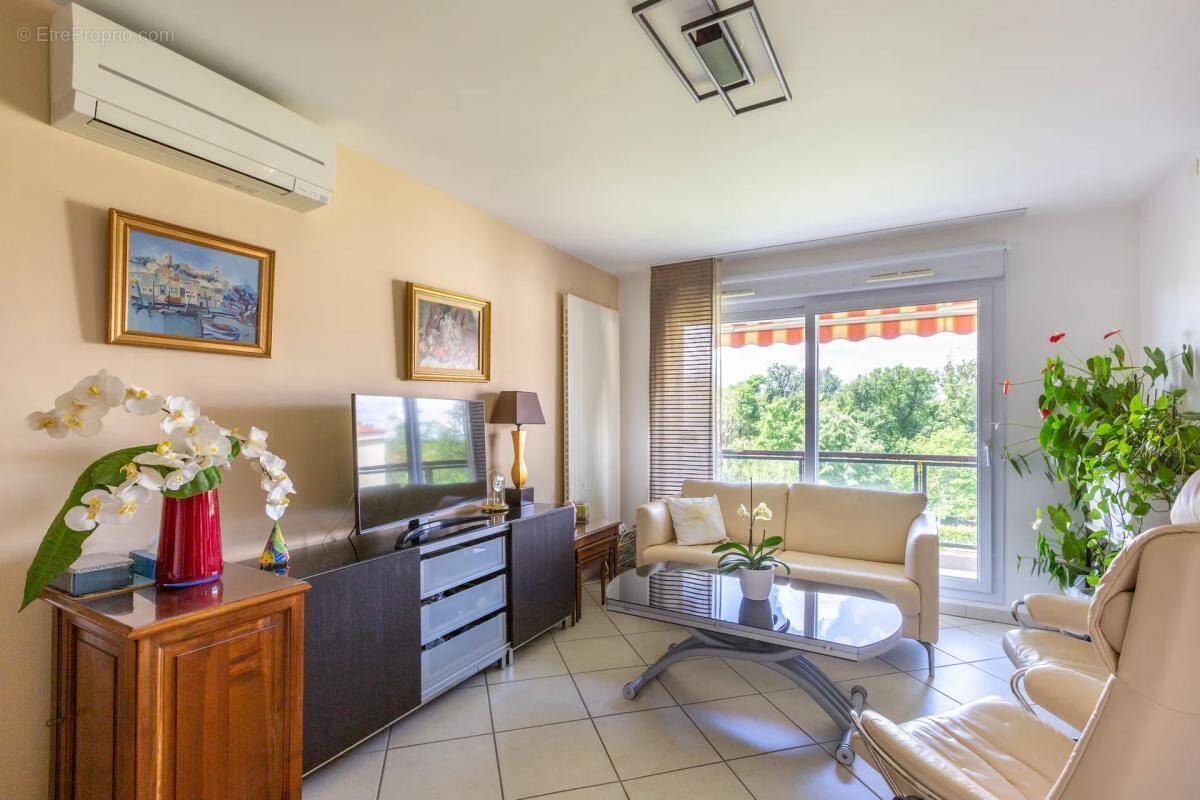 Appartement à MEYZIEU