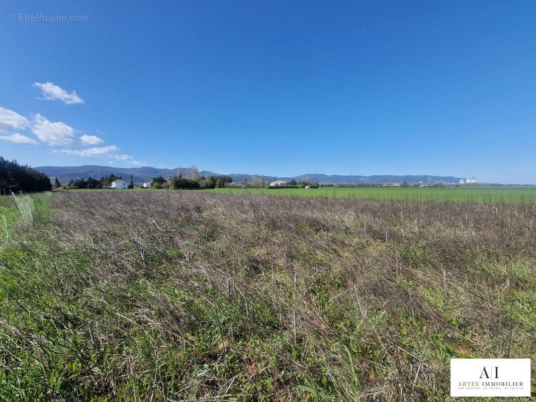 Terrain à MONTELIMAR