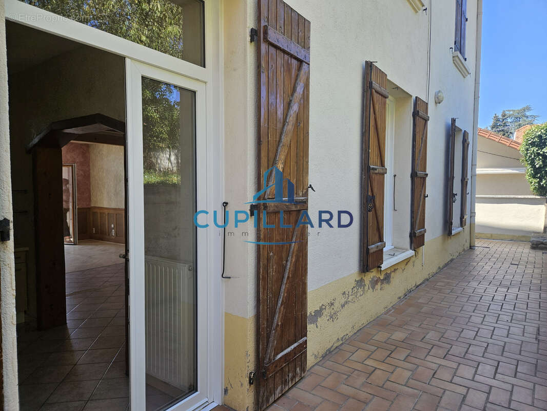 Appartement avec jardin, terrasse et garage, très jolie vue - photo 4