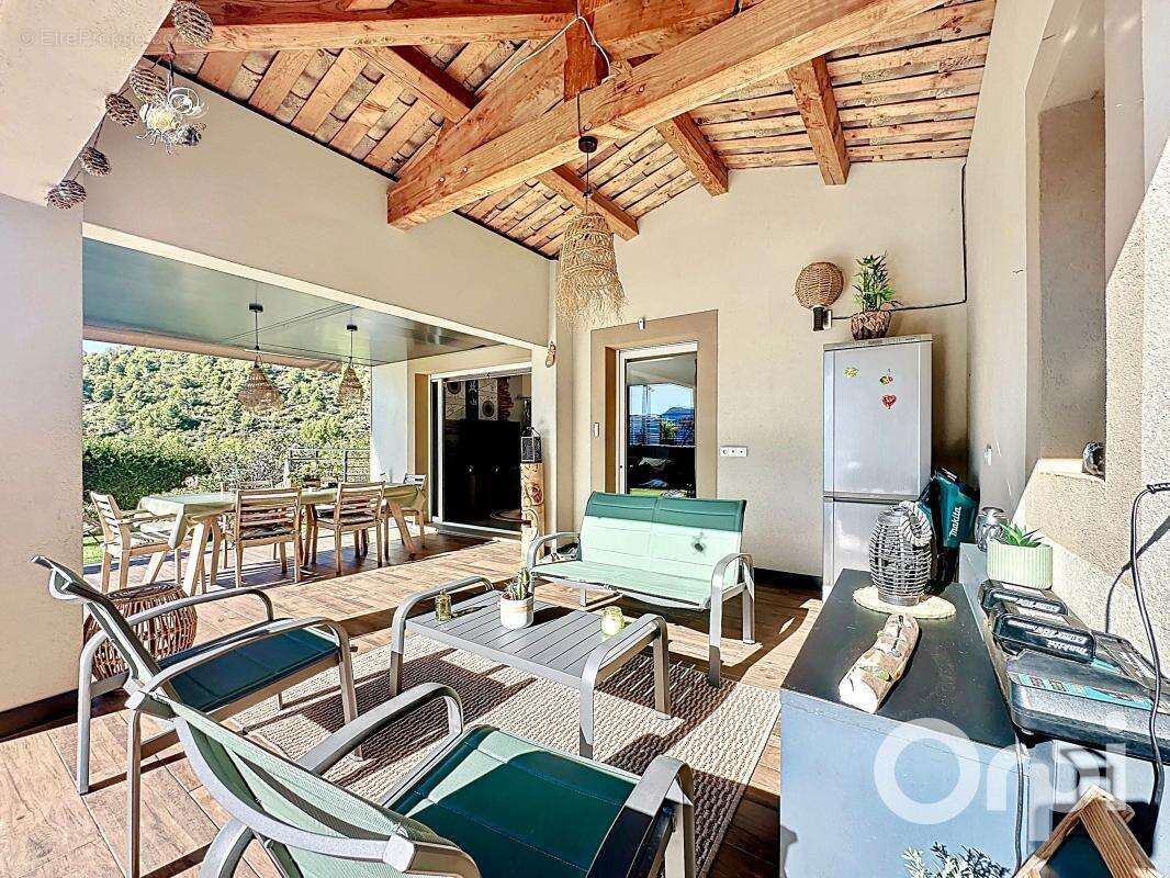 Maison à LA ROQUETTE-SUR-VAR