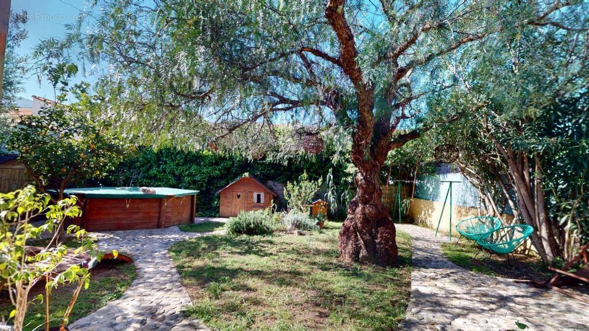Maison à VILLELONGUE-DELS-MONTS