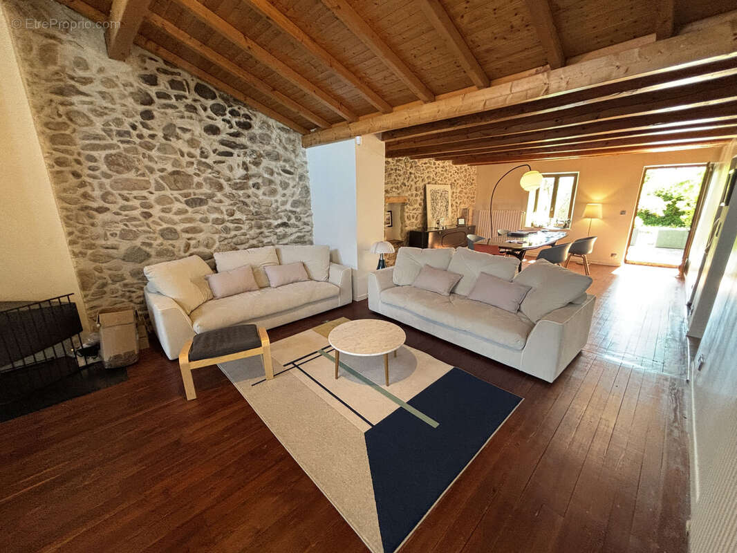 Maison à FEIGERES