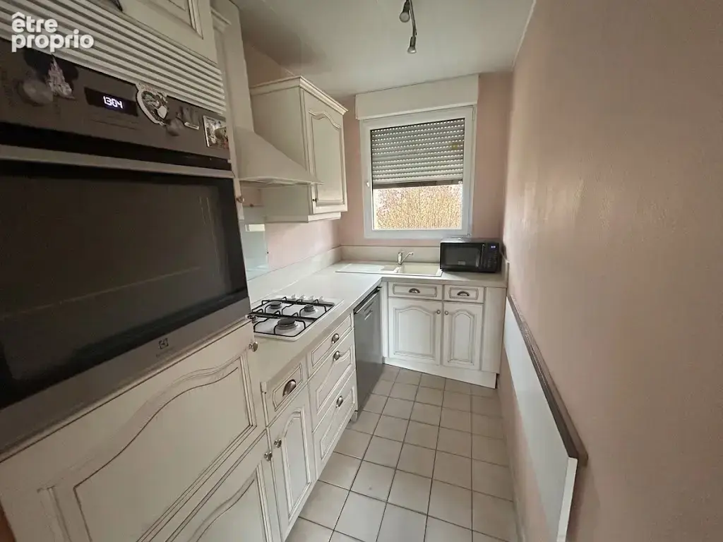 Plain pied individuel situé proche des accès autoroutier, développant 95m2 environ !! - photo 6