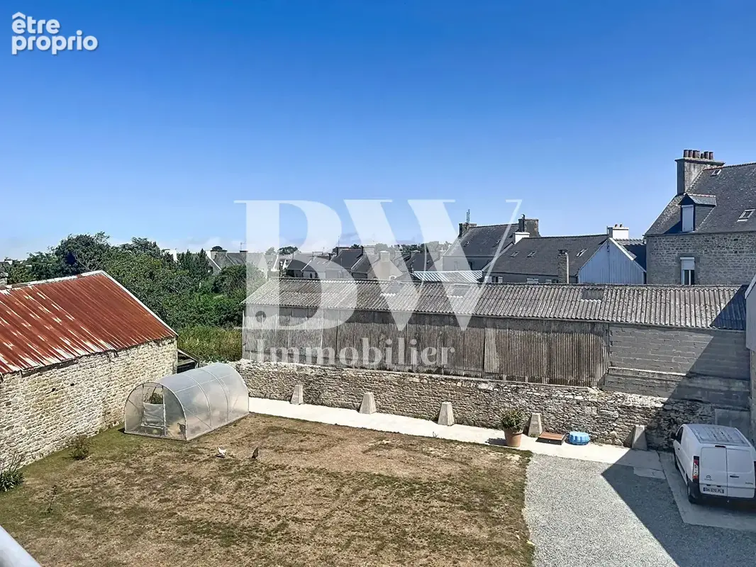 Cléder - Ensemble immobilier de 706 m² avec fonds de commerce inclus  Centre-bourg, commune du littoral - REF : FM620 - photo 3