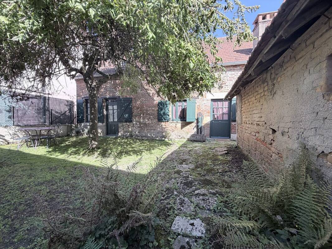 Maison à LONGEPIERRE