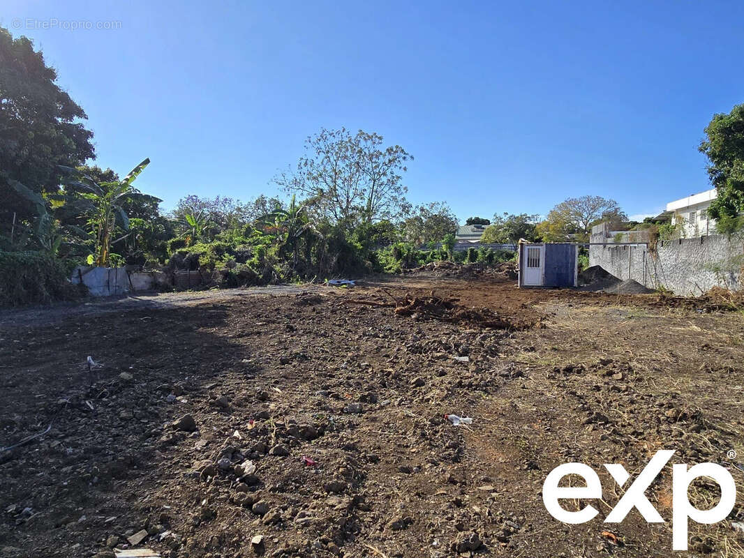 Terrain à LE TAMPON