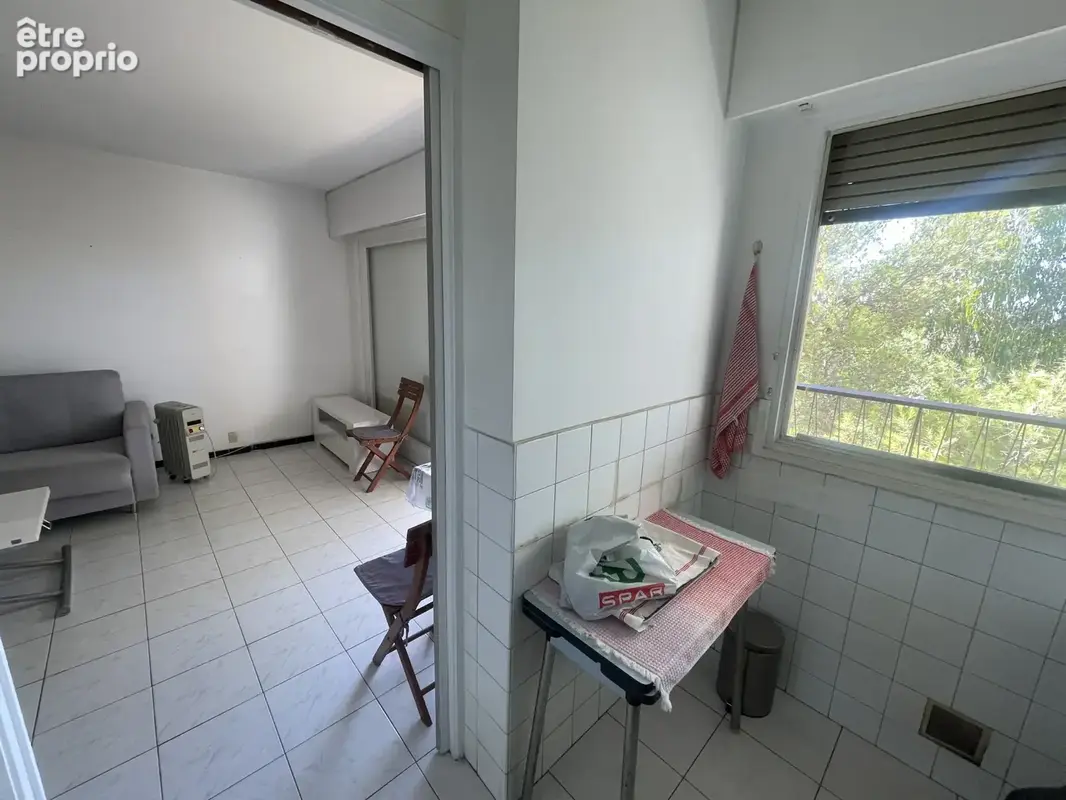 CANNES , Quartier des Anglais, F1 ~30m2 - à rénover - étage élevé - ascenseur - Sud - calme - cave et parking - photo 5