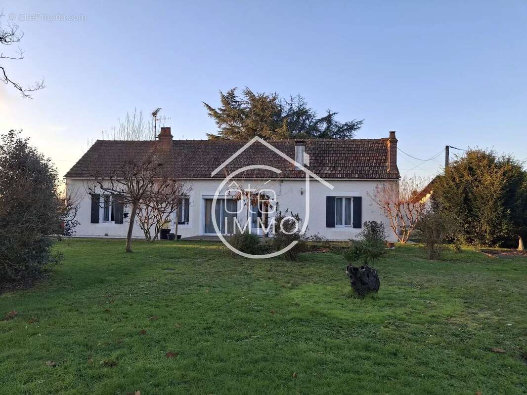 Maison à COURS-DE-PILE