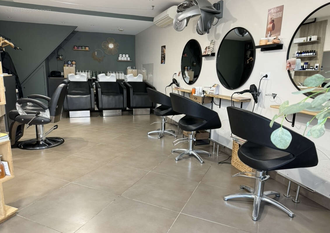 Commerce à THORIGNY-SUR-OREUSE