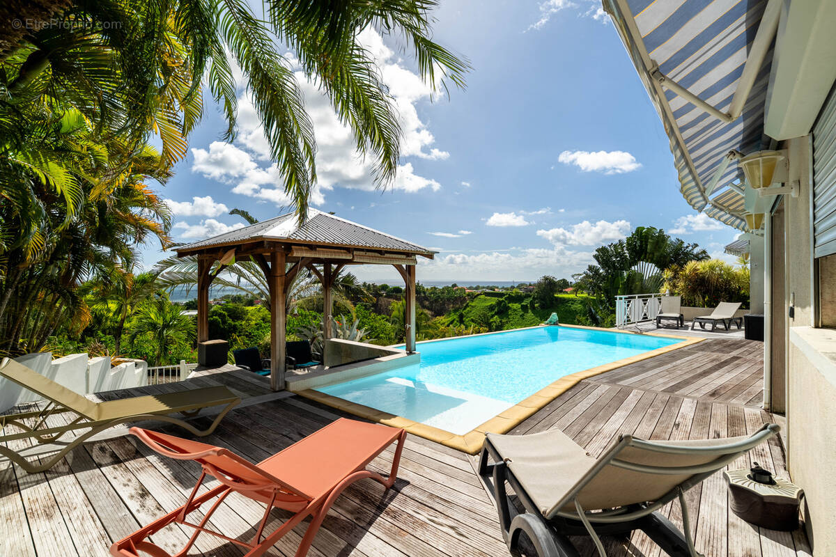 Maison à CAPESTERRE-BELLE-EAU