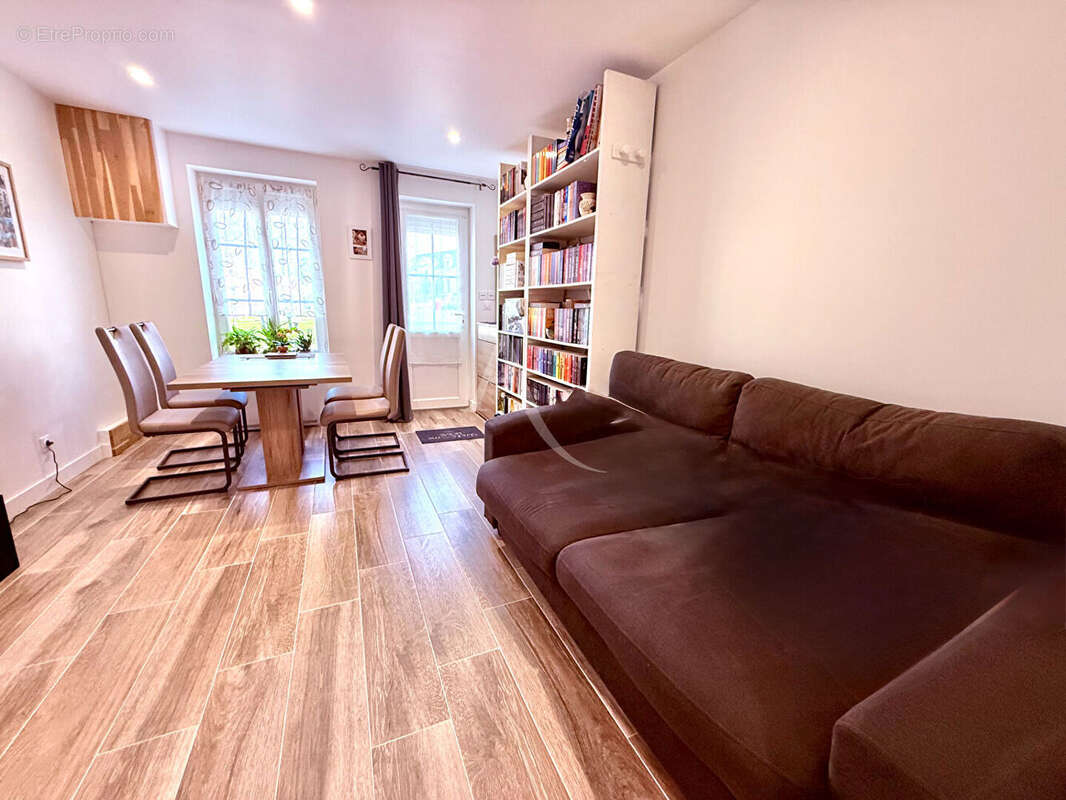 Maison à MARCILLY-EN-VILLETTE