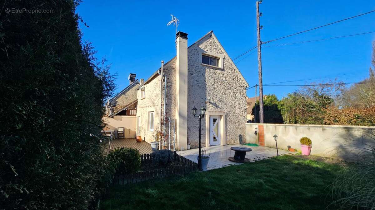 Maison à HOUDAN