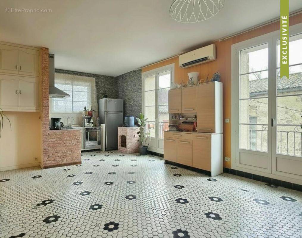 Maison à PORT-SAINTE-MARIE