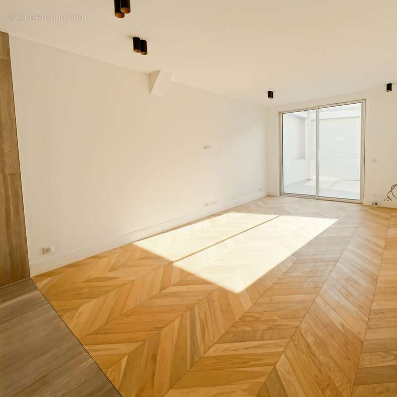 Appartement à CHARENTON-LE-PONT