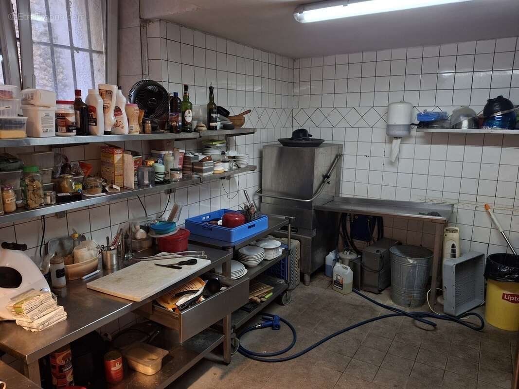 Commerce à ROQUEVAIRE