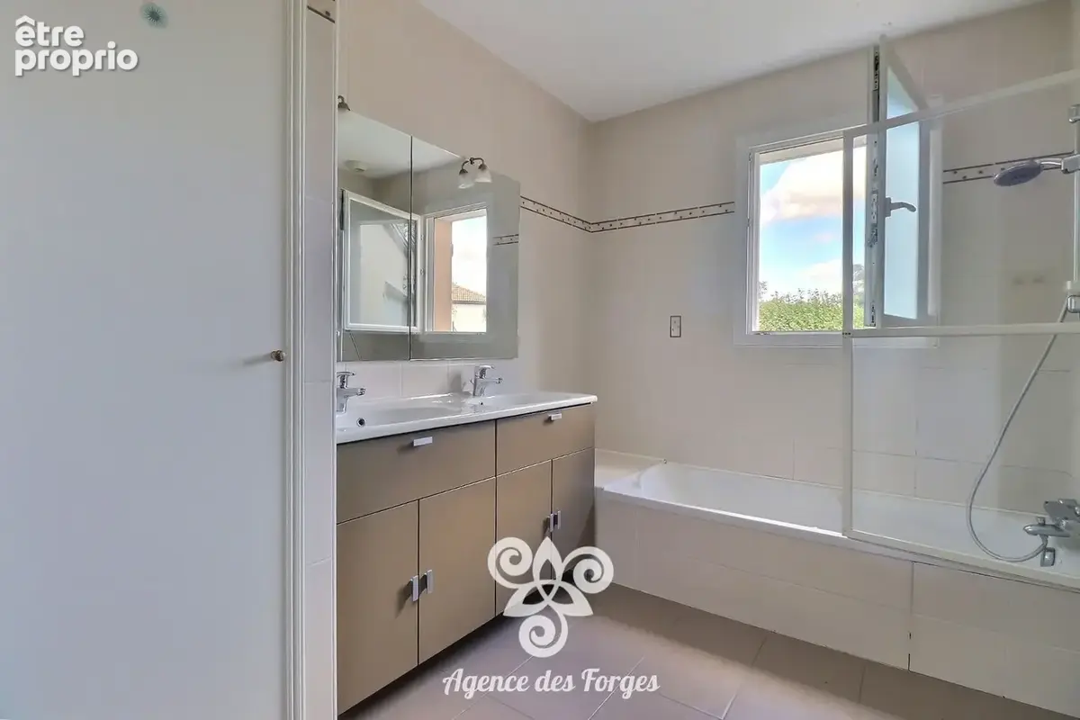Maison - 3 chambres - 107m² - Beaurepaire - photo 9