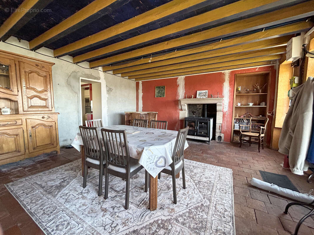 Maison à MONTVICQ