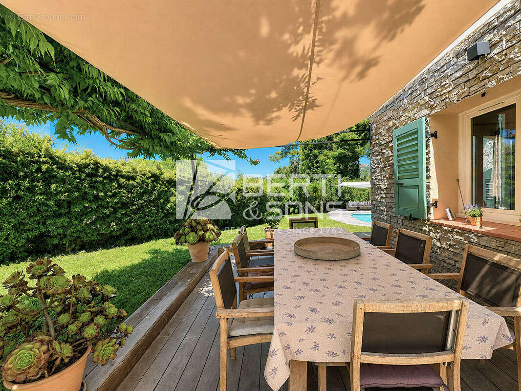 Maison à MOUGINS