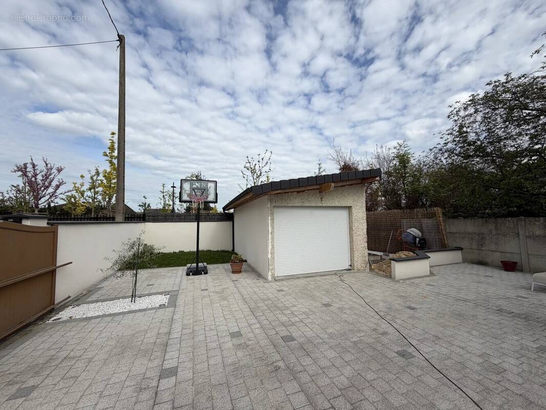 Parking à SARTROUVILLE