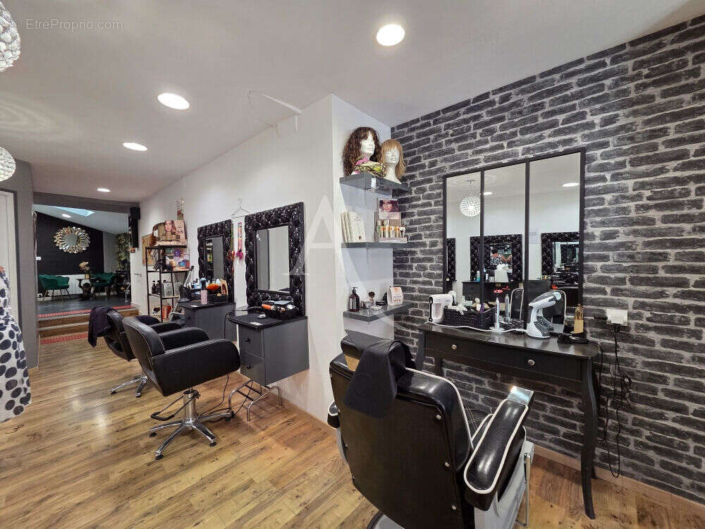 Local commercial + Fond de commerce salon de coiffure - photo 2
