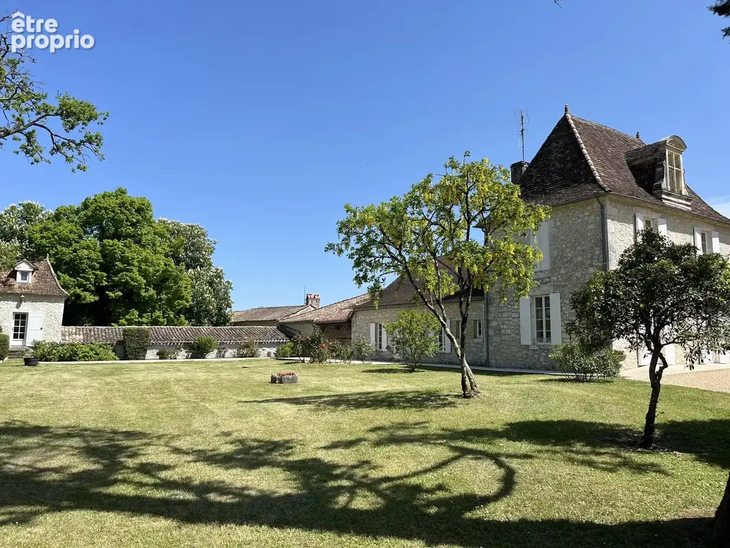 Élégante maison de maître, seconde maison périgourdine et dépendances sur près de 2,5 hectares de parc arboré - photo 10
