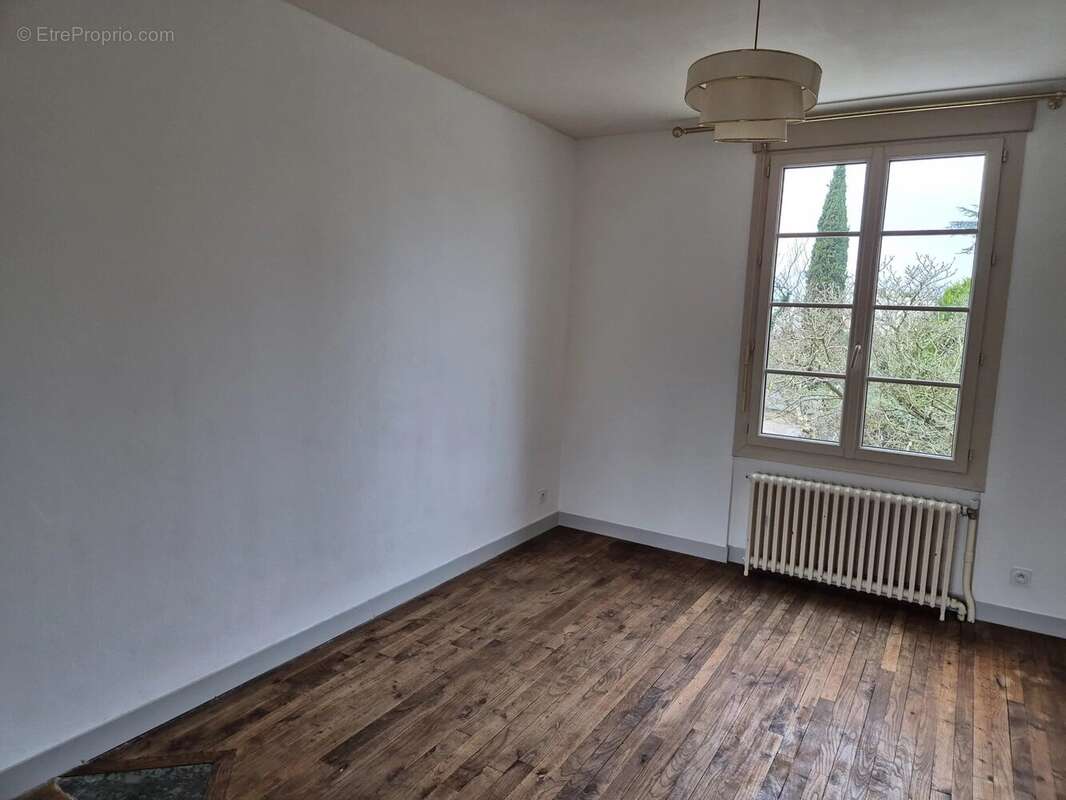 Appartement à LES PONTS-DE-CE