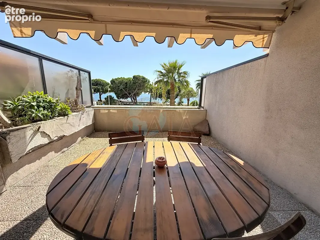 Juan les pins center bay vaste 2p 60m2 face mer garage - photo 4