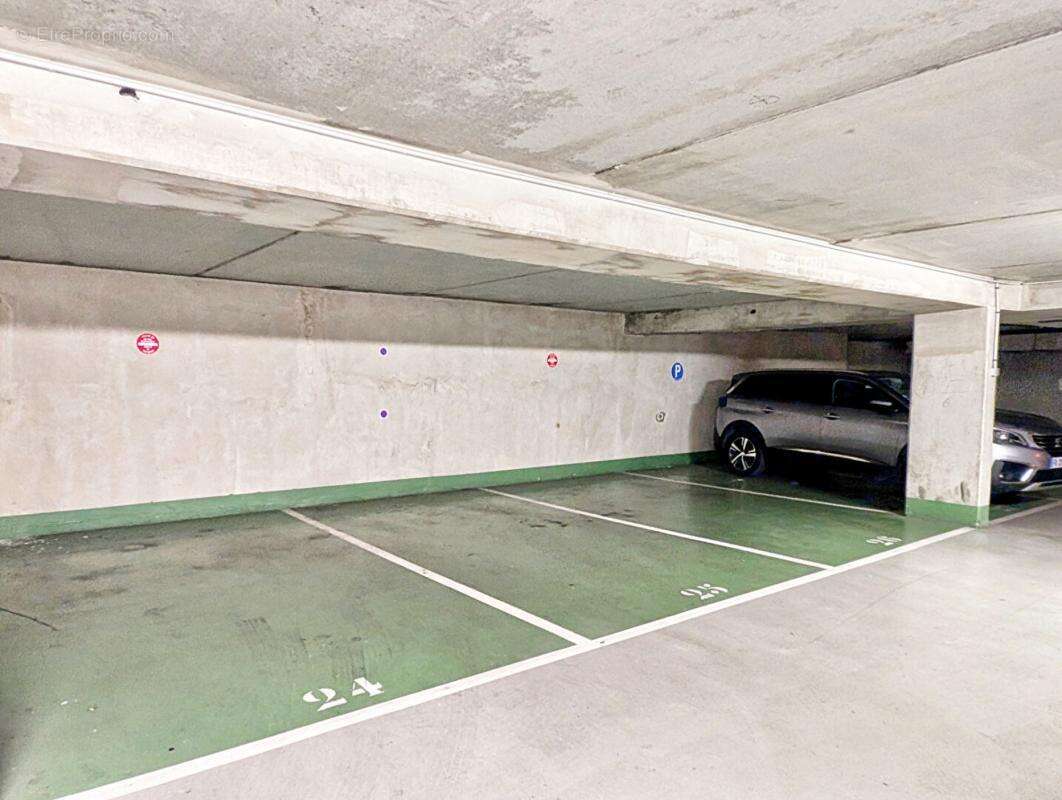 Parking à COURBEVOIE
